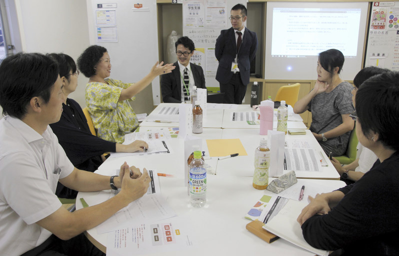 大学関係者らからは、発達障害を巡る学生への就職支援について活発な意見が上がった=横浜市中区で