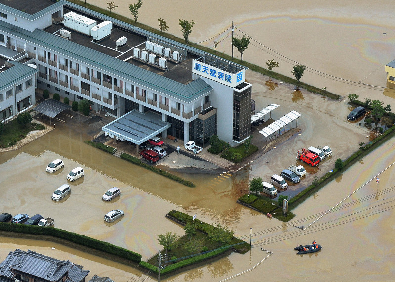 冠水油混じり 気持ち悪い 1990年の大雨でも流出 九州北部大雨 写真特集4 8 毎日新聞