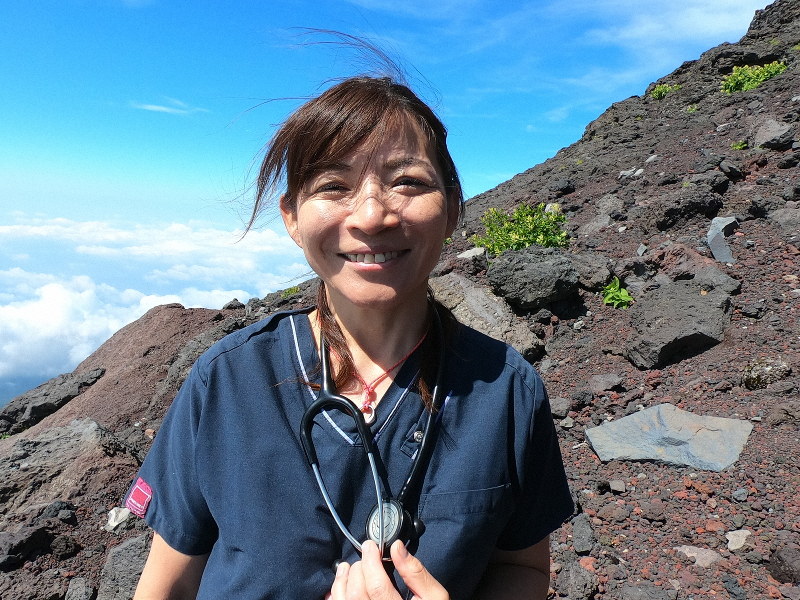 情熱大陸 山岳医 大城和恵 緊迫の富士山 24時間体制の 山の上のお医者さん に密着 毎日新聞