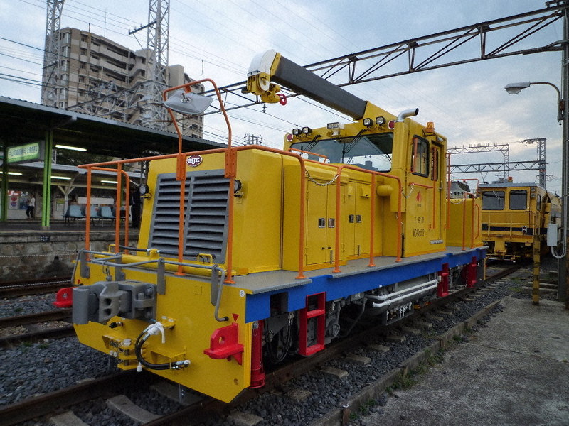 南海 遮断機誤作動で作業車と車衝突 電気系統不具合 今年５月 毎日新聞