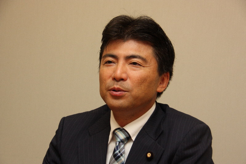 古賀友一郎氏=高橋恵子撮影
