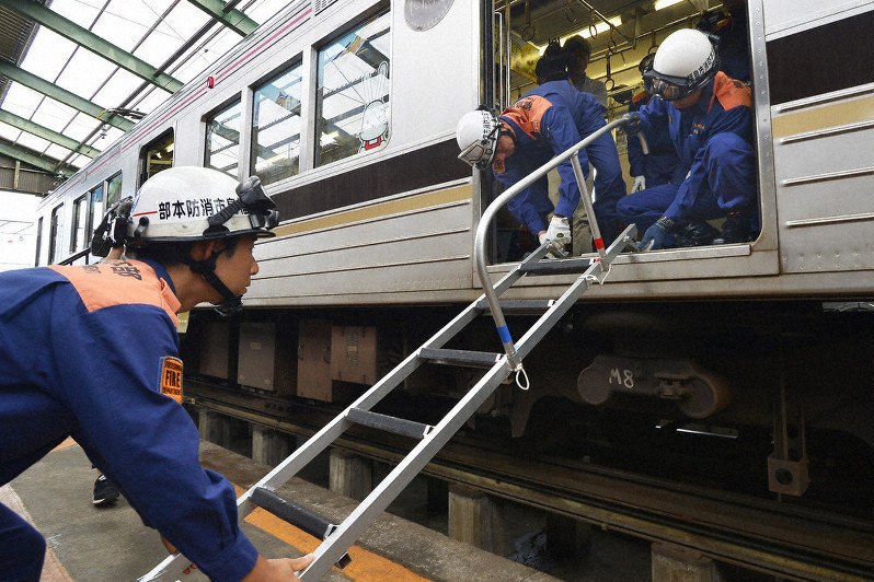 鉄道テロで研修会 消防署員 電車車両使い 福島 毎日新聞