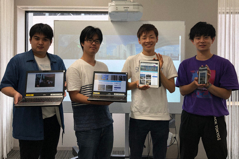 さささんぽ編集部の学生=名古屋市中村区で