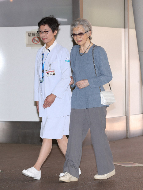 上皇后美智子さま、乳がん手術無事終了 | 毎日新聞