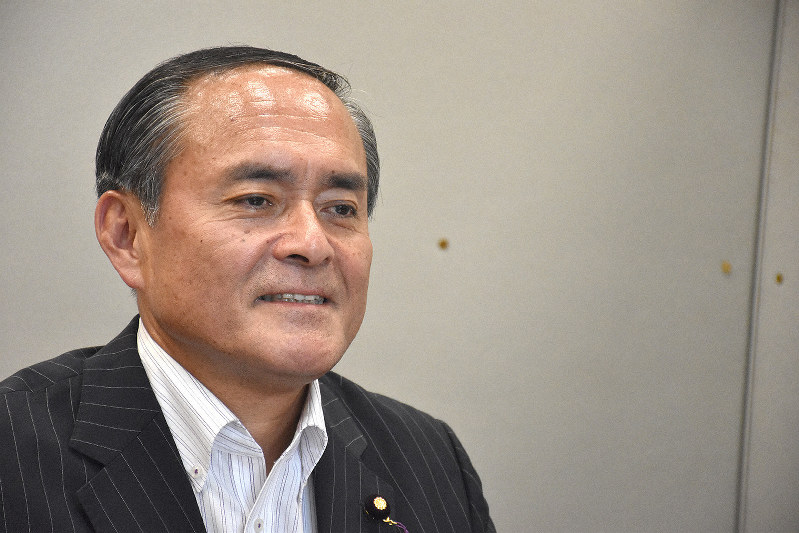 吉田忠智氏=須藤孝撮影
