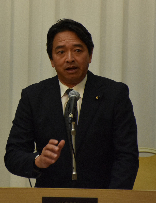 再任された榛葉賀津也・国民民主党県連会長＝静岡市のホテルで