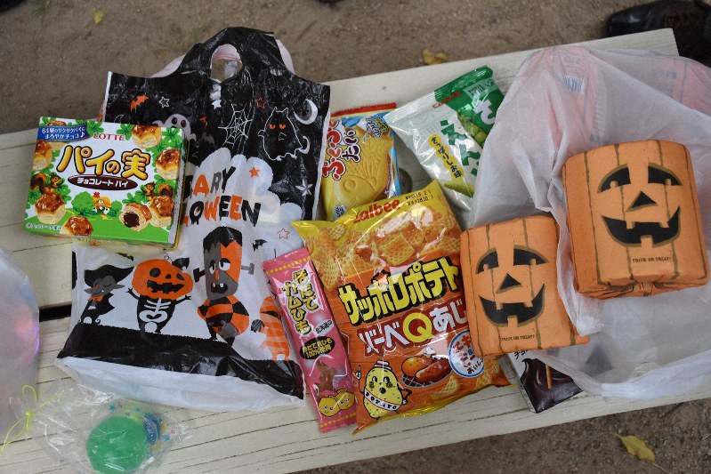 山口組総本部で子供たちに配られた菓子
