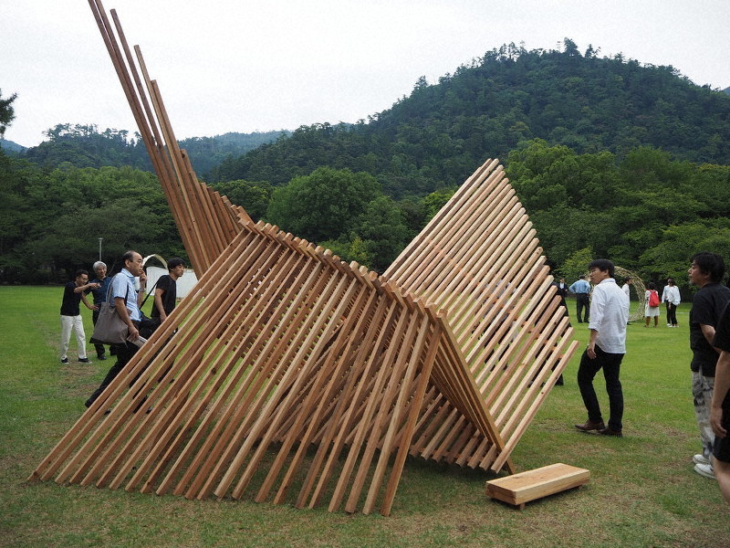 ルポ 小さな建築をつくる 建築学生ワークショップ 聖地 の風土を探る 毎日新聞