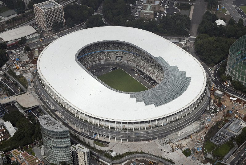陸上競技が実施される新国立競技場=東京都新宿区で2019年7月23日午後2時8分、本社ヘリから