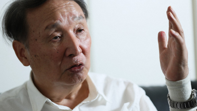 今後の世界経済について語る金子勝・立教大特任教授=東京都豊島区で、吉田航太撮影