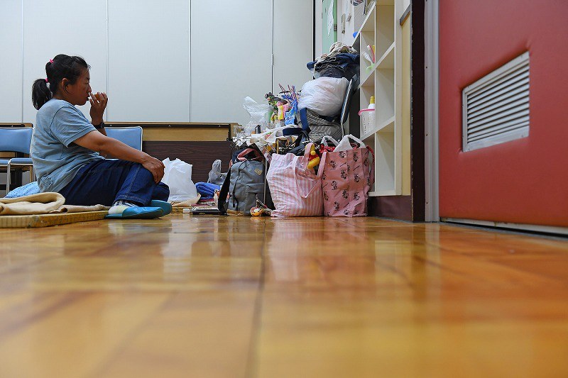 千葉停電・断水 長引く避難所生活 風呂にも入れず 「早く家に帰りたい 