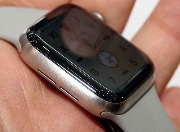 アップルウオッチ5 常に時刻表示“より時計らしく” | 知ってトク