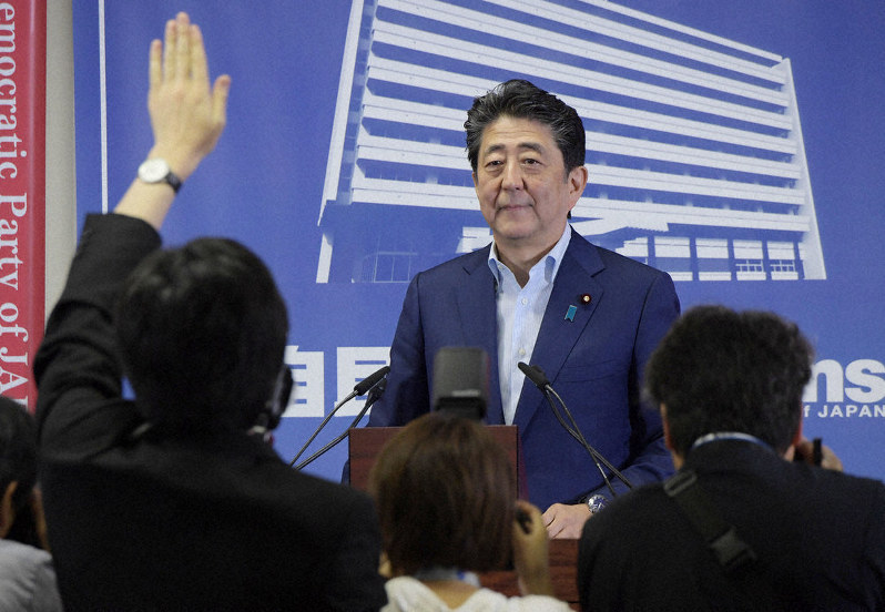 参院選の結果を受けて記者会見に臨む安倍晋三首相=東京都千代田区の自民党本部で2019年7月22日、川田雅浩撮影
