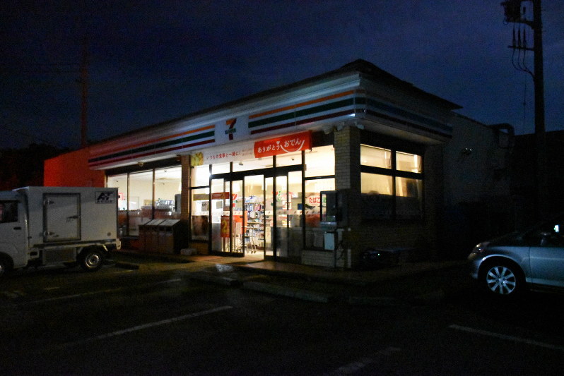 自家発電装置で24時間営業を続けるセブン－イレブン白浜滝口店＝千葉県南房総市白浜町で2019年9月12日午後10時51分、秋丸生帆撮影