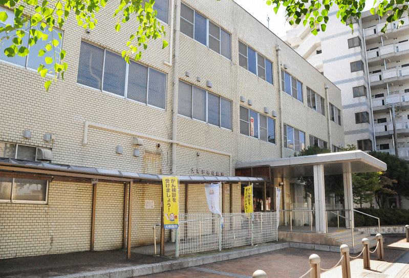 大牟田市保健所が入る庁舎。来年度以降は、健康相談などの保健サービスを提供する市保健センターとなる=福岡県大牟田市で2019年9月9日、吉住遊撮影