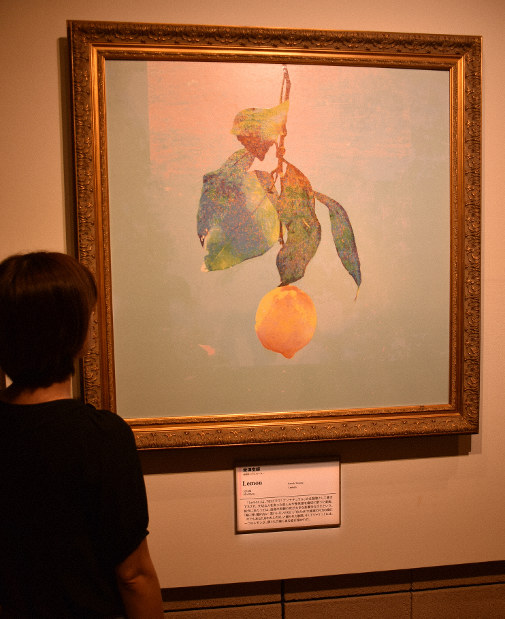 米津玄師さん「Lemon」展示 「聖地」にCDジャケットの陶板画