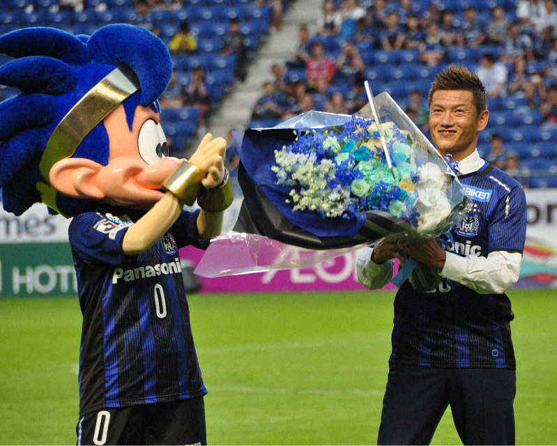 元日本代表FW播戸竜二が引退 ガ大阪と1日契約結びセレモニー「悔いは