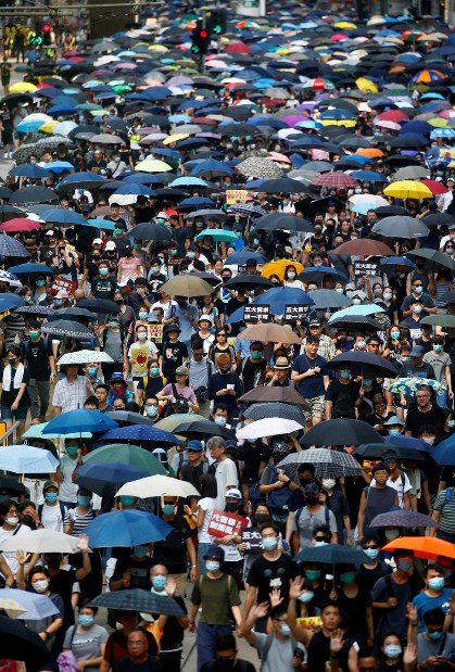 水のようになれ」香港デモ持続の背景にブルース・リー格言 | 毎日新聞
