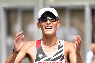 男子2位でフィニッシュする服部勇馬＝東京都港区で2019年9月15日、宮間俊樹撮影