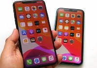 iPhone 11プロマックス（左）とiPhone 11