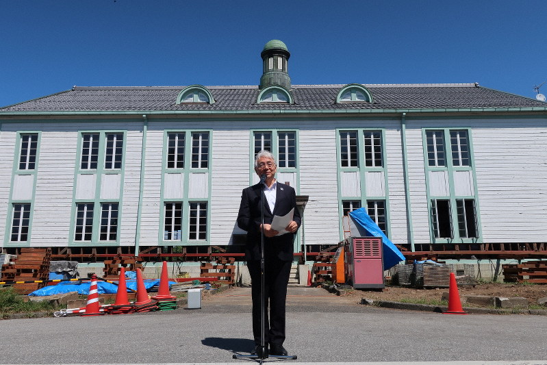 君の膵臓をたべたい ロケ地の滋賀大講堂改修 ジャッキアップ作業着手 毎日新聞