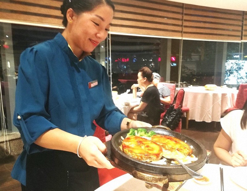 天福苑のメロ料理。値段は張るが、人気メニューだという=中国江蘇省無錫で2019年8月21日、赤間清広撮影