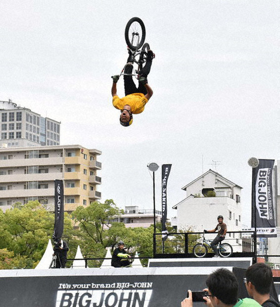 大技 舞決める 岡山でbmx全日本選手権 フリースタイル きょう決勝 岡山 毎日新聞 大技 舞決める 岡山でbmx全日本選手権 フリースタイル きょう決勝 岡山 毎日新聞
