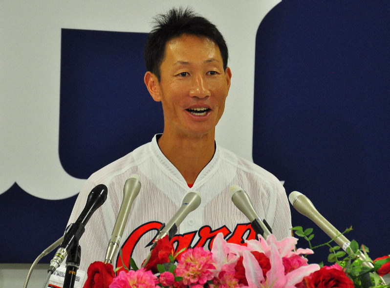 引退 赤松真人選手 本人着用 サイン入りリストバンド 赤松真人が引退会見、胃がんで思い「生きてるだけでいいんだ」 好守で