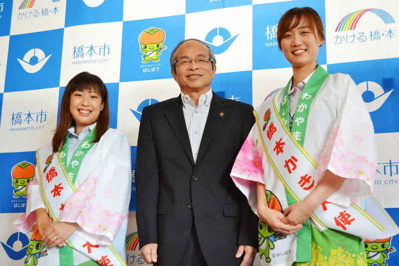 かき大使 初の委嘱 宣伝頑張って 市長激励 橋本 和歌山 毎日新聞