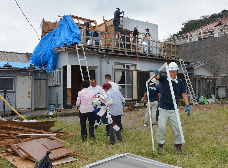 台風１５号２週間 業者多忙 滞る家修理 一部損壊 費用負担に不安 毎日新聞