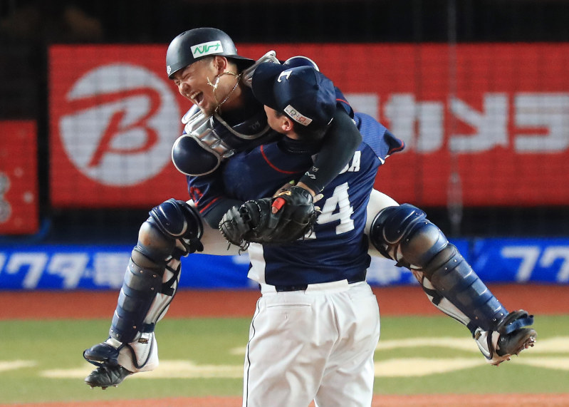 西武が2年連続リーグ優勝 ロッテ－西武 プロ野球 [写真特集18/24