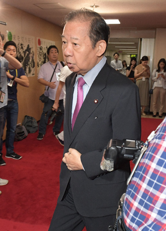 新執行部で初めての自民党役員連絡会に向かう二階俊博幹事長=党本部で2019年9月24日午前9時58分、川田雅浩撮影