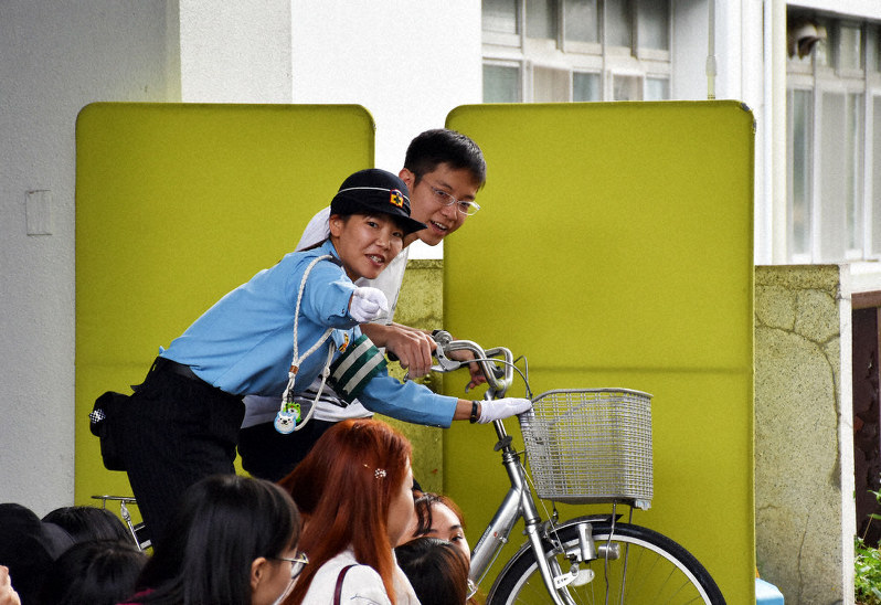 留学生に自転車講習 70人が交通ルール学ぶ 静岡大 /静岡 毎日新聞