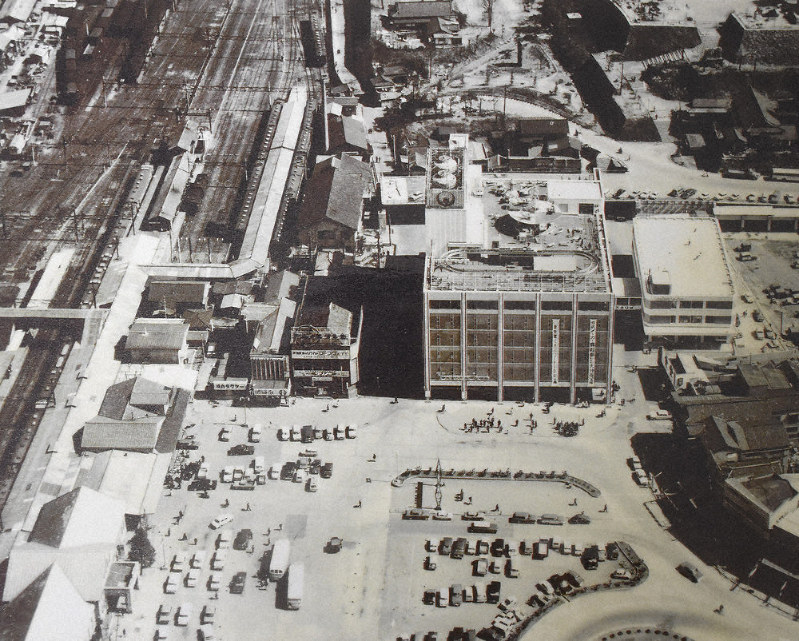 山交百貨店が閉店 庶民感覚 親しまれ 遊園地やからくり時計 山梨 毎日新聞