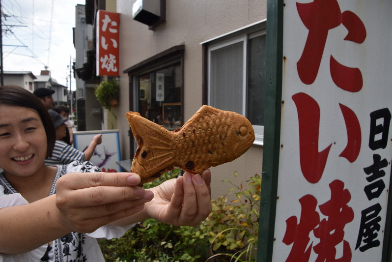 写真なんか撮っとらんと焼きたて はよ食べ 秋冬限定 天然たい焼き 店 ラストシーズン 毎日新聞