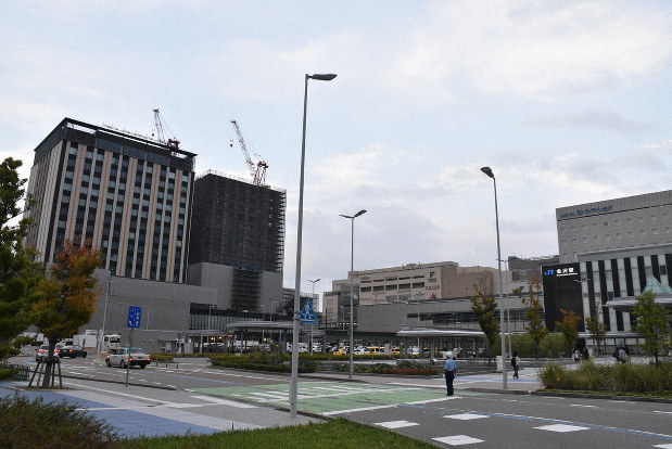 新幹線 バブル で外国人客倍増 ホテル開業ラッシュ続く金沢の心配事 毎日新聞