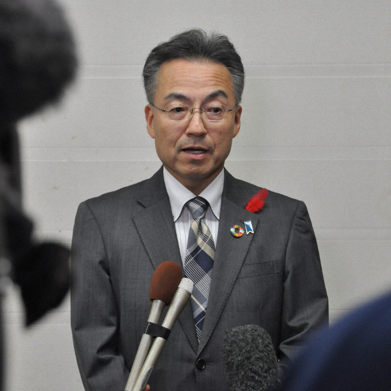 関西電力の記者会見を受け「長年改善できなかったことは驚きで怒りに近いものを感じる」などと不快感を示す杉本達治・福井県知事=福井市大手3の県庁で2019年10月2日、大森治幸撮影