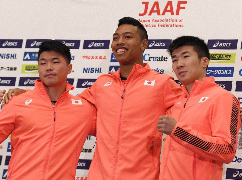 男子400メートルリレーで活躍が期待されるサニブラウン(中央)、桐生(右)、小池=久保玲撮影