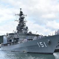 半年ぶりに帰還した護衛艦「あさぎり」＝舞鶴市北吸の海自北吸岸壁で、行方一男撮影