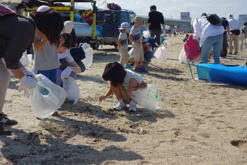 二色の浜を美しく ボランティア清掃に２５０人 大阪 毎日新聞