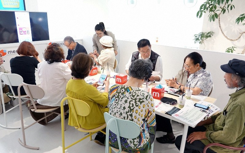 NTTドコモとメルカリが始めた「みんなのメルカリ教室」。写真はdガーデン五反田店