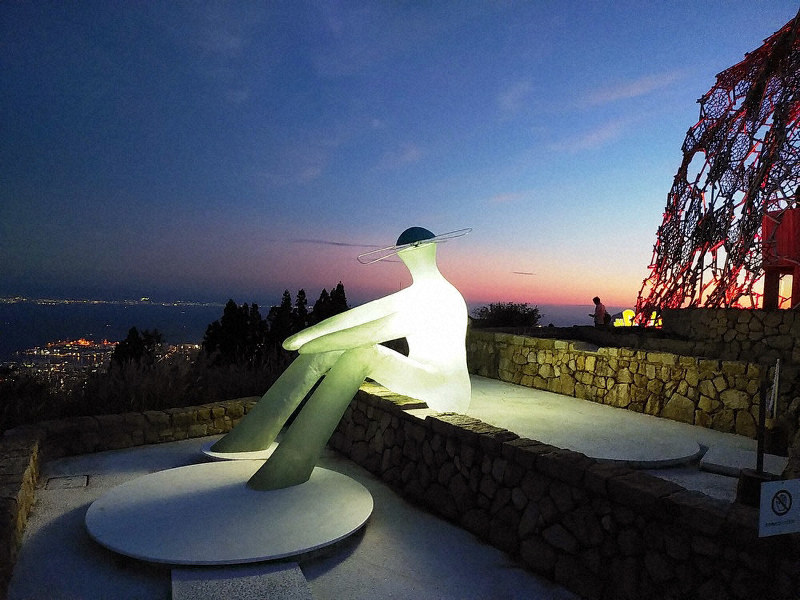 街かど 撮っておき 六甲 芸術散歩 意表つく現代アート 兵庫 毎日新聞