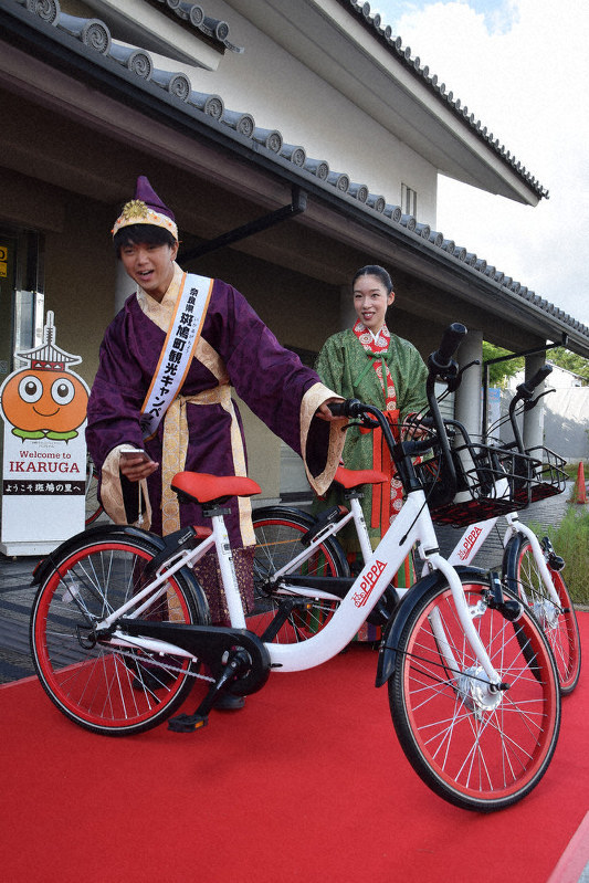 運用が始まったシェアサイクル=奈良県斑鳩町法隆寺1の法隆寺iセンターで、熊谷仁志撮影