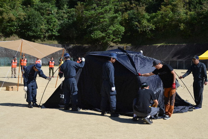 災害時の物資搬送訓練 警察と企業が連携確認 かつらぎ ／和歌山 毎日新聞