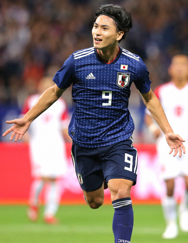【日本-モンゴル】前半、ゴールを決めて喜ぶ南野=埼玉スタジアムで2019年10月10日、宮武祐希撮影
