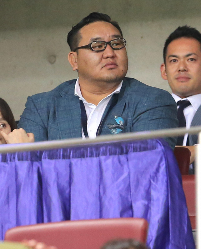 【日本-モンゴル】観戦に訪れた元横綱・朝青龍のドルゴルスレン・ダグワドルジ氏=埼玉スタジアムで2019年10月10日、宮武祐希撮影