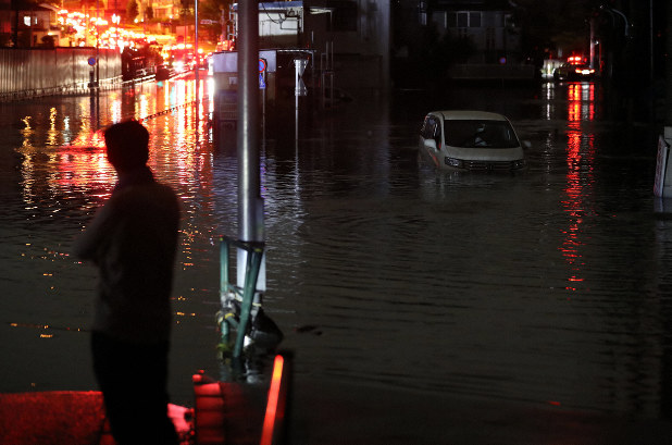 【台風19号】ムサコと世田谷区・二子玉川駅付近で大規模な氾濫、浸水被害　住民「こんな経験は初めて。いつになったら引くのか」★5 	YouTube動画>1本 ->画像>19枚 