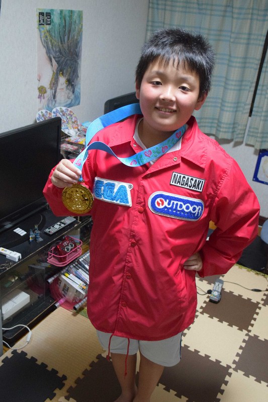 「全国都道府県対抗eスポーツ選手権2019IBARAKI」の「ぷよぷよeスポーツ」小学生の部で優勝した西海市の小学6年、小佐々流嬉さん=浅野翔太郎撮影