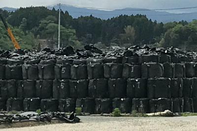 除染廃棄物が入ったフレコンバッグ＝福島県内で、曽根田和久撮影