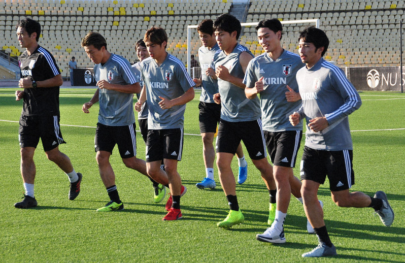 サッカー日本代表 15日タジキスタン戦 メンバー入れ替えか 毎日新聞